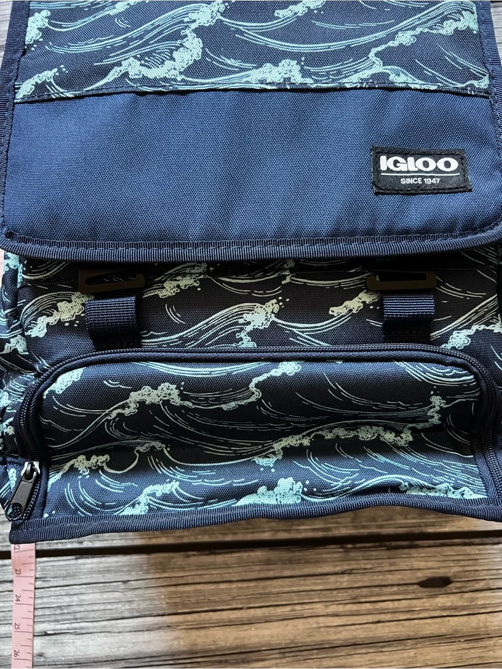 Igloo Daytripper Backpack Cooler in Navy Wave